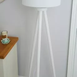Dunelm Jandia Wooden Tripod White Floor Lamp -DUNEL House Shop 1000158529 alt02