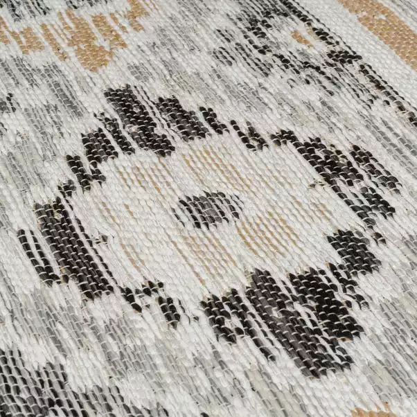 Dunelm Global Reversible Indoor Outdoor Rug 4 Dunelm Global Reversible Indoor Outdoor Rug - Image 2